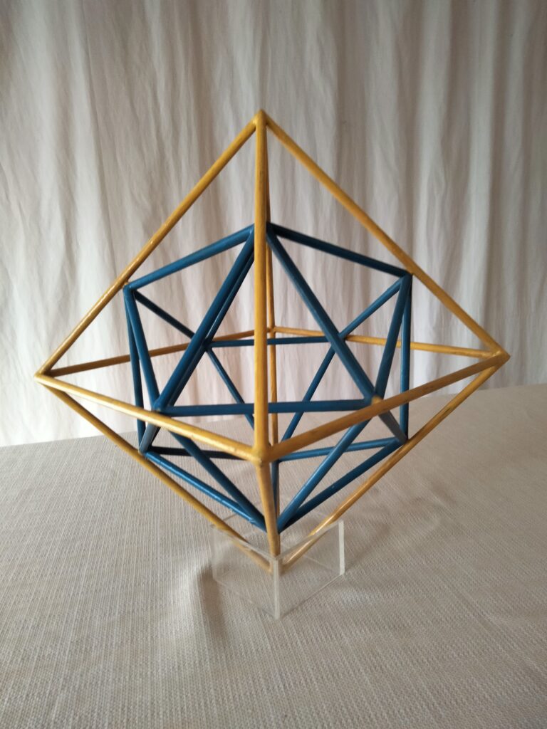 Icosaedro inscrito en Octaedro