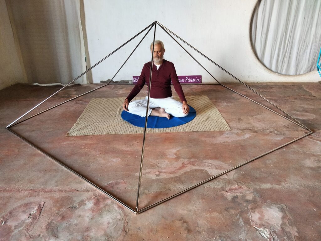 Meditación en Pirámide Icosaédrica